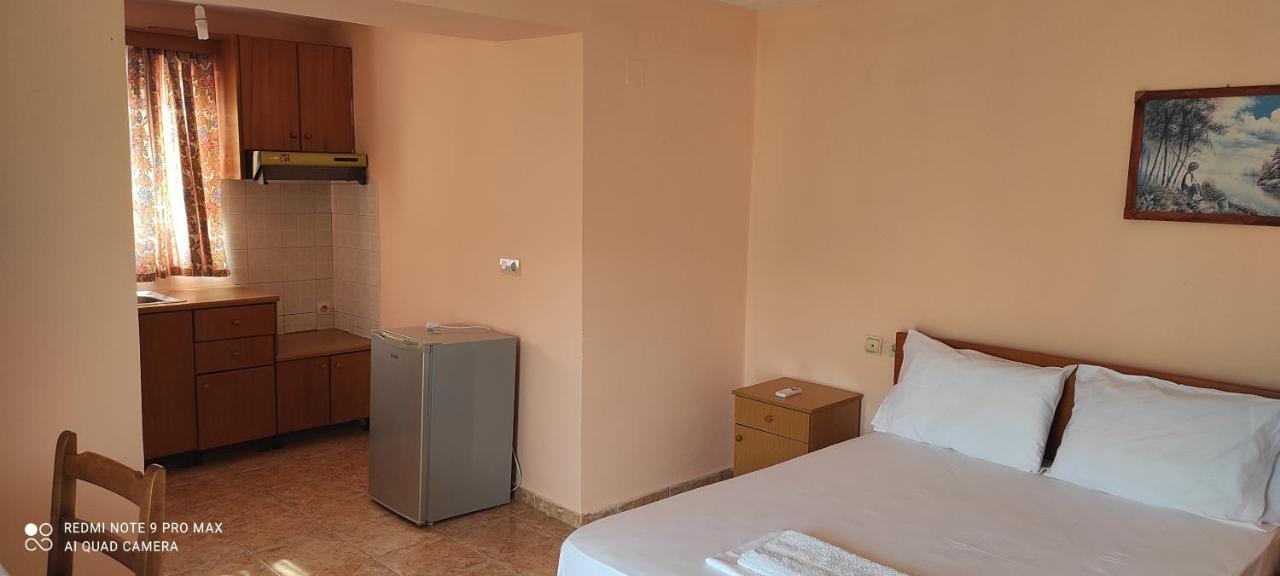Amalias Room Himare Bagian luar foto
