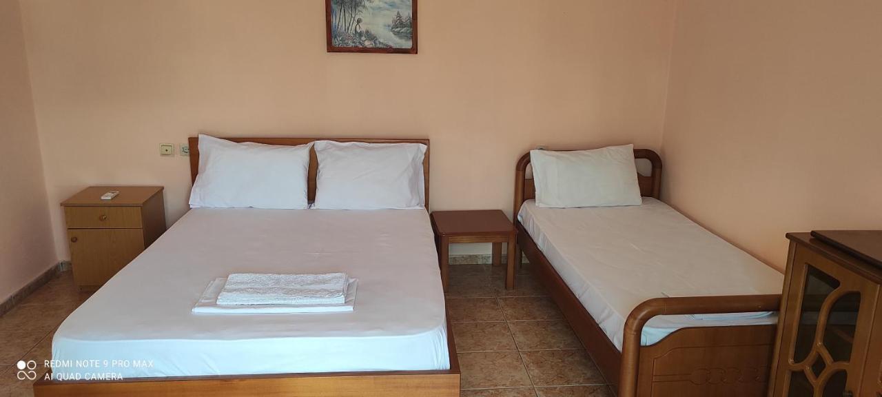 Amalias Room Himare Bagian luar foto